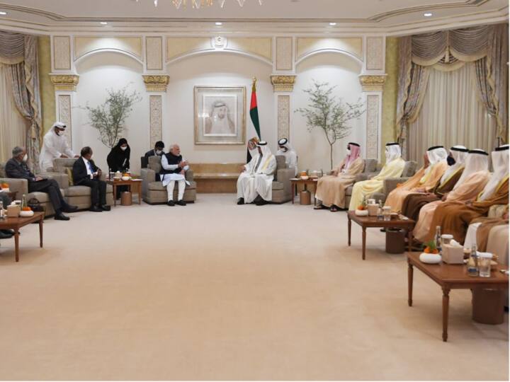 मोदी ने खाड़ी देश संयुक्त अरब अमीरात में पूर्व राष्ट्रपति शेख खलीफा बिन जायद अल नाहयान के निधन पर शोक व्यक्त किया. भारत ने शेख खलीफा के निधन के बाद भारत ने एक दिन का राजकीय शोक की घोषणा की थी.