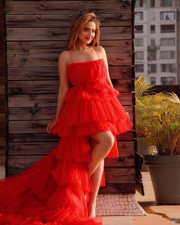 'टीवी की खूबसूरत एक्ट्रेस में से एक मानी जाती हैं मदालसा शर्मा. इन दिनों वो स्टार प्लस के पॉपुलर सीरियल अनुपमा में काव्या की भूमिका निभा रही हैं.