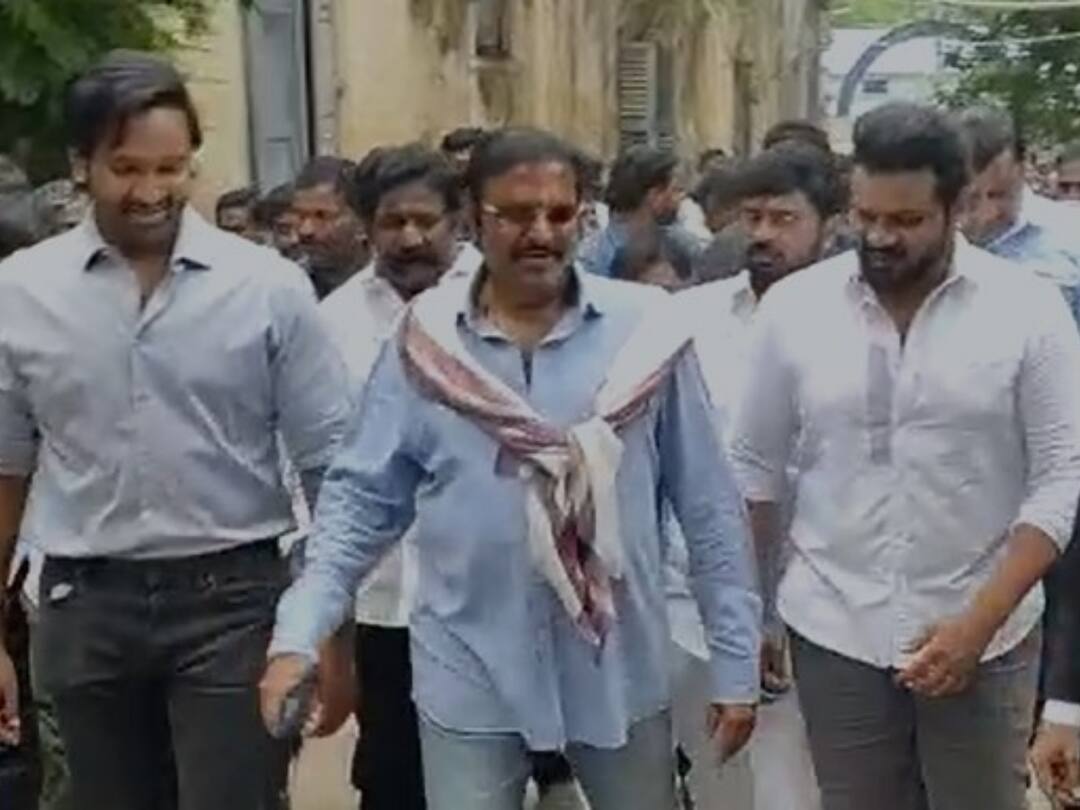 Manchu Mohan Babu has declared himself a BJP man. Mohanbabu BJP : బీజేపీ మనిషిని - తిరుపతి కోర్టు ముందు మోహన్ బాబు కీలక వ్యాఖ్యలు !