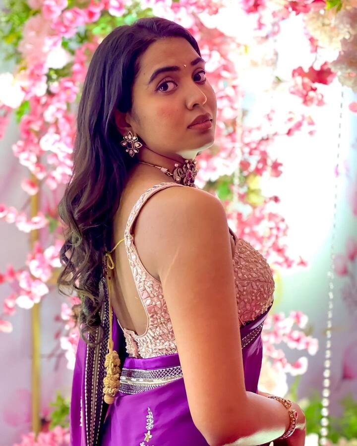 2019లో దొరసాని సినిమా ద్వారా  హీరోయిన్ గా పరిచయం అయింది శివాత్మిక.   -Image Credit:Shivathmika Rajasekhar/Instagram