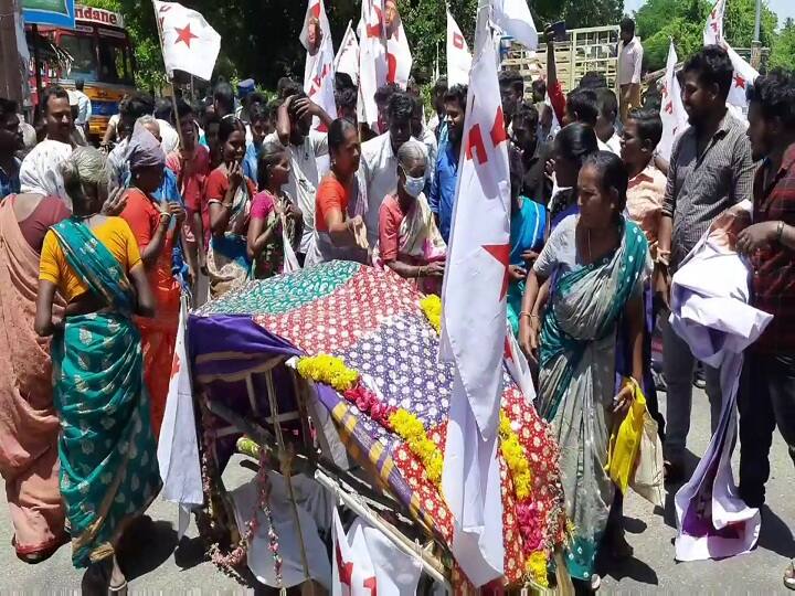 thiruvarur near road probllem against road protest பாடையை வைத்து பெண்கள் ஒப்பாரி - சாலை இல்லாததால் சாலையை ஸ்தம்பிக்க வைத்த மக்கள்..!