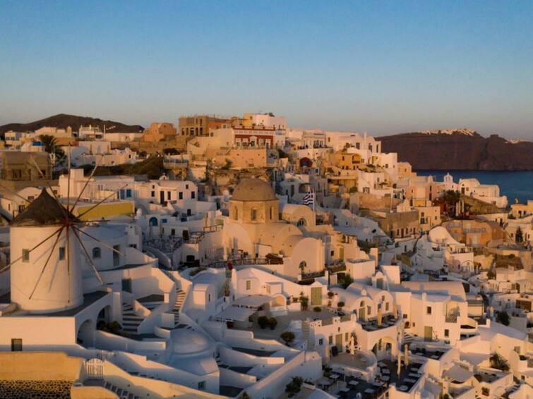 Santorini Travel Guide: Essential Things You Need To Know About The Greek Tourist Destination Santorini Travel Guide: Essential Things You Need To Know About The Greek Tourist Destination