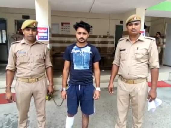 Moradabad Crime News: पुलिस मुठभेड़ के बाद पकड़ा गया 20 हजार का इनामी, गौ तस्करी मामले में चल रहा था फरार Moradabad Crime News: पुलिस मुठभेड़ के बाद पकड़ा गया 20 हजार का इनामी, गौ तस्करी मामले में चल रहा था फरार