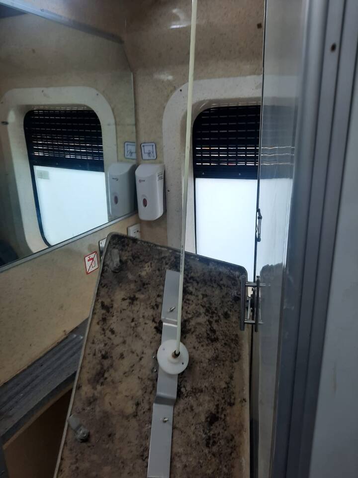 डेक्कन क्वीन गाडी नव्या LHB कोचसह 22 जूनला पुण्यात दाखल झाली होती.
