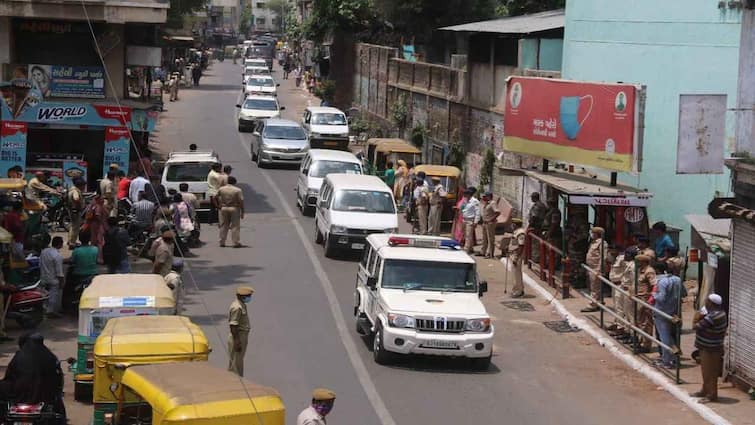 Police Commissioner issued a notification regarding noise pollution in Ahmedabad Ahmedabad: અમદાવાદમાં ધ્વનિ પ્રદૂષણને લઈને કમિશ્નરે બહાર પાડ્યું જાહેરનામું, મંદિર, ચર્ચ અને મસ્જિદોએ આ વાતનું રાખવું પડશે ધ્યાન