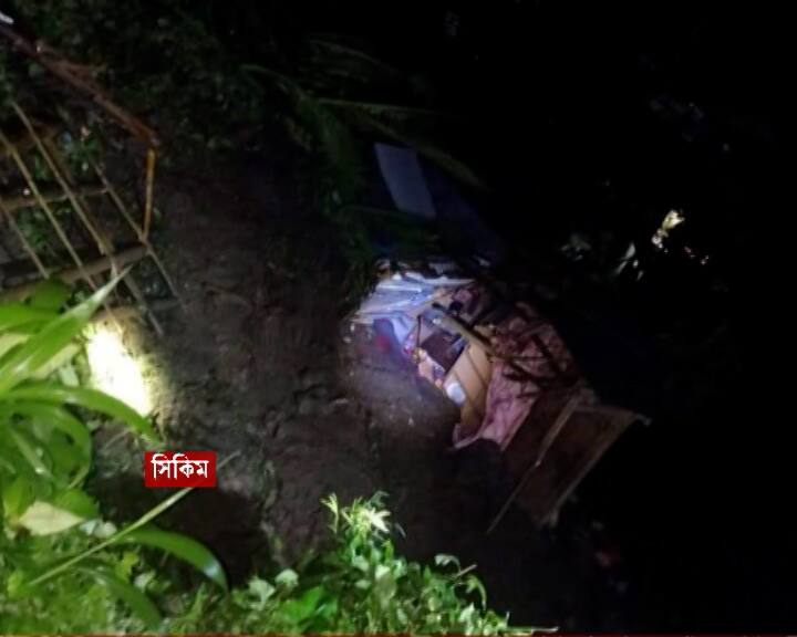 Sikkim Landslide kills mother and two children husband still missing amid heavy rainfall Sikkim News: ঘুমন্ত অবস্থায় ধসে চাপা, দুই শিশুপুত্র-সহ মৃত্যু মায়ের, নিখোঁজ গৃহকর্তা, ভারী বৃষ্টিতে বিপর্যয় সিকিমে