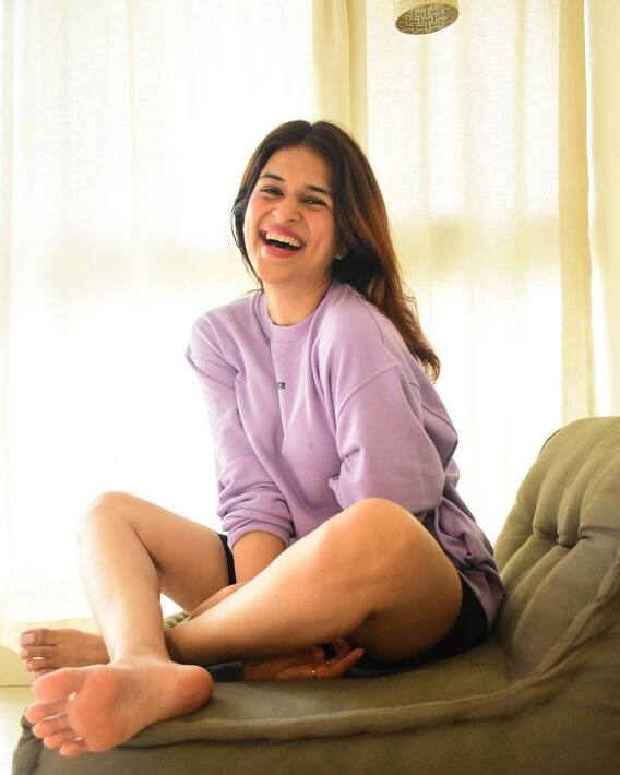 Shraddha Das: టీషర్ట్, షార్ట్స్ లో శ్రద్ధా హాట్ లుక్