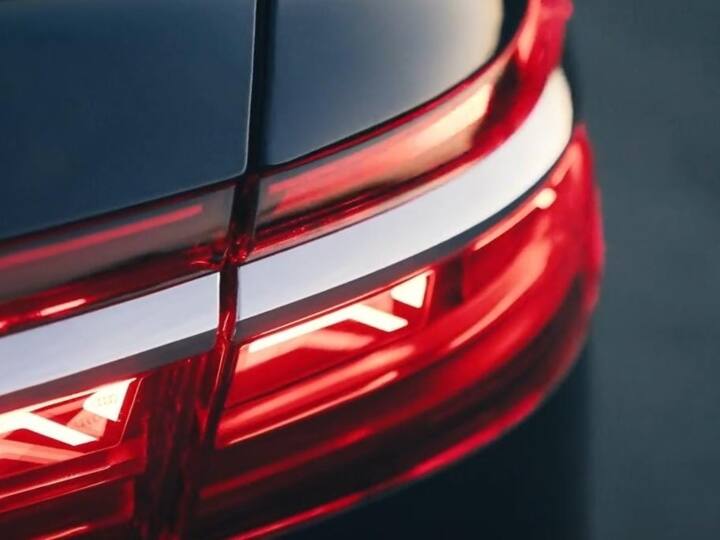 Audi A8L teaser released glimpses of OLED lights Audi India: जारी हुआ ऑडी A8L का टीजर, दिखी ओएलईडी लाइट्स की झलक