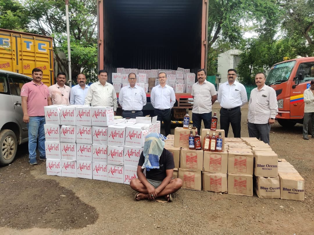 nashik 53 lakh illegal liquor seized in Ojhar area performance of state excise department ओझर परिसरात 53 लाखांचा अवैध मद्यसाठा पकडला, राज्य उत्पादन शुल्क विभागाची कामगिरी
