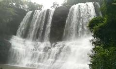 PHOTO : अन् राजापुरातील सवतकडा धबधबा ओसंडून वाहू लागला