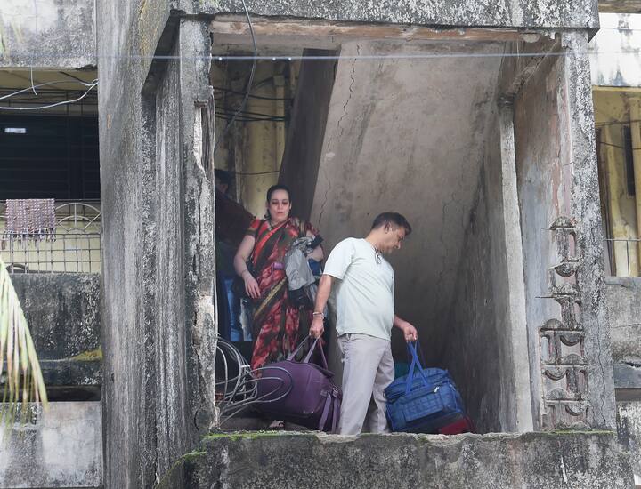 अतिरिक्त नगर आयुक्त अश्विनी भिड़े ने बताया कि बीएमसी द्वारा इमारत खाली करने की लगातार कोशिशों के बावजूद लोग वहां रहते रहे. इमारत के निवासियों ने एक हलफनामा दिया था कि वे अपने जोखिम पर वहां रहेंगे. महाराष्ट्र के पर्यावरण एवं पर्यटन मंत्री आदित्य ठाकरे ने भी घटनास्थल का दौरा किया और खोज और बचाव अभियान की समीक्षा की.