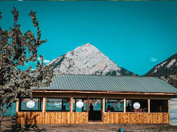 the Log hut cafe which completely running by indian army locates in kashmir border gets attraction from tourists இந்திய எல்லையில் பிரபலமாகும் காஃபி ஷாப்.. காரணம் என்ன தெரியுமா?