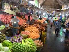 Vegetables Price List : தடாலடியாக உயர்ந்த கொத்தவரை... அதே விலையில் அவரைக்காய்.. இன்றைய காய்கறி நிலவரம்!