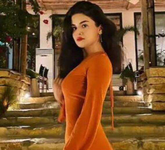 अवनीत कौरचा ऑरेंज बॉडीकॉन ड्रेसमध्ये नवा लूक