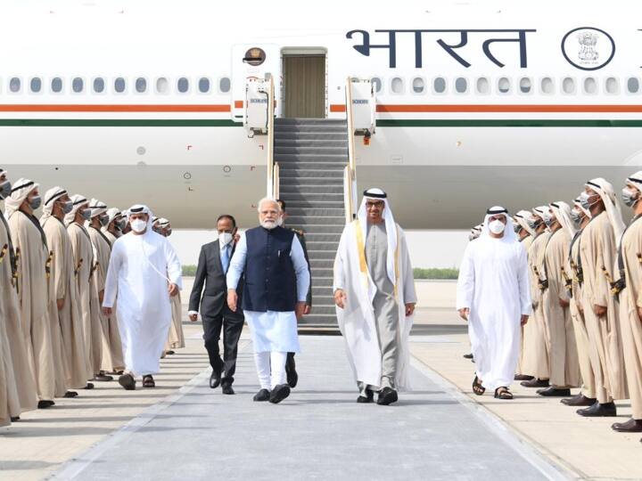 PM Modi Visits UAE After Prophet Row நபி சர்ச்சைக்கு பிறகு முதல்முறையாக அரபு நாட்டுக்கு சென்ற மோடி: ஆரத்தழுவி வரவேற்ற அதிபர்