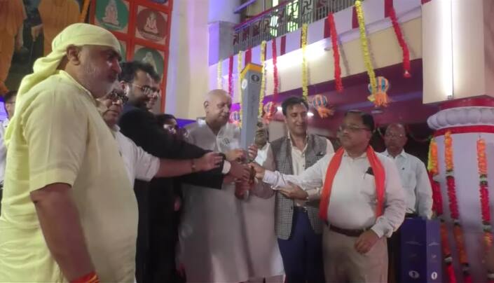 agriculture minister welcomes Chess Olympiad torch relay in gorakhnath temple ann Chess Olympiad 2022: गोरखनाथ मंदिर पहुंची चेस ओलंपियाड टॉर्च रिले, भारत पहली बार करेगा खेल की मेजबानी