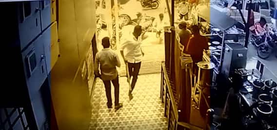 High Tension in Dharmavaram : మాజీ ఎమ్మెల్యే వరదాపురం సూరి వర్గీయులపై దాడి | ABP Desam