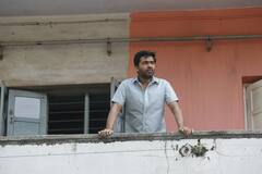 Venthu Thaninthathu Kaadu Images: காதல் கசிய சிம்பு...வேற லெவலில் வெளியான வெந்து தணிந்தது காடு ஸ்டில்ஸ்..!