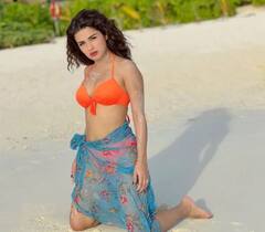 ਆਫ ਸ਼ੋਲਡਰ ਵ੍ਹਾਈਟ ਆਊਟਫਿਟ 'ਚ Avneet Kaur ਲੱਗੀ ਪਰੀ ਵਰਗੀ ਖੂਬਸੂਰਤ, ਰੈੱਡ ਲਿਪਸਟਿਕ ਨੇ ਲੁੱਕ 'ਚ ਲਾਏ ਚਾਰ ਚੰਦ