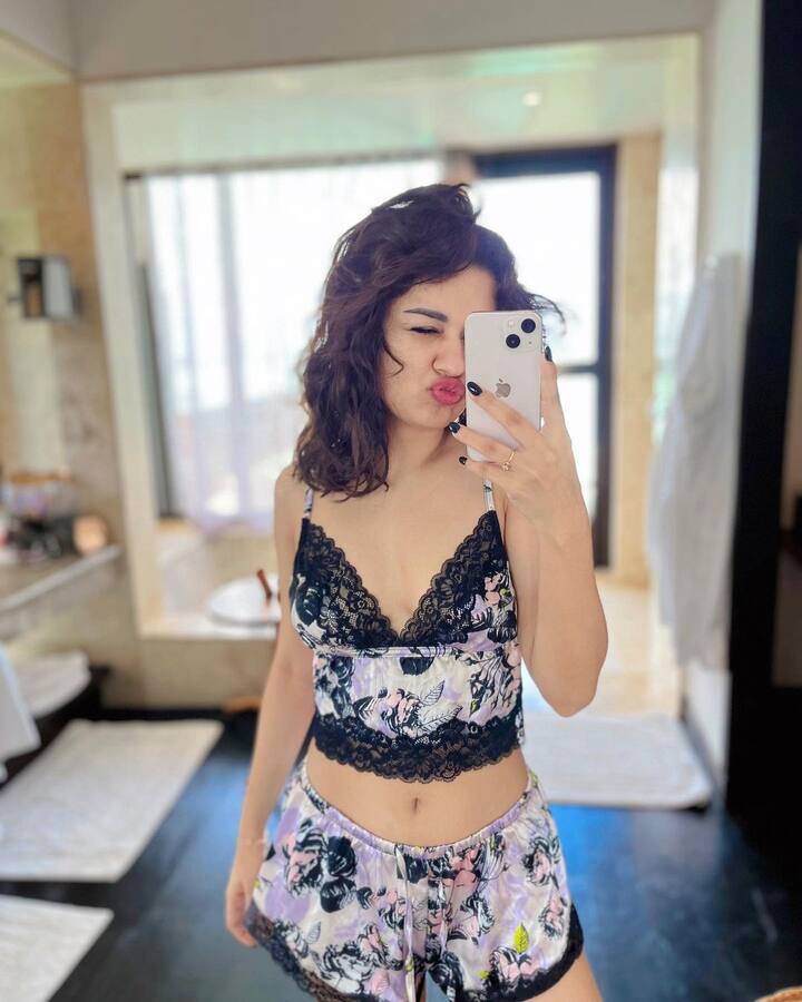 अवनीत कौर ने चाइल्ड आर्टिस्ट के तौर पर करियर की शुरुआत की थी. इस मुकाम तक पहुंचने के लिए एक्ट्रेस ने खूब मेहनत की है.
