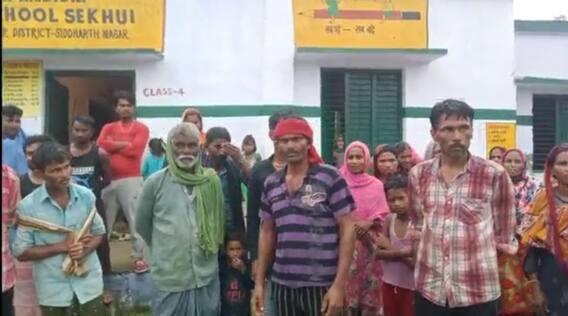 Siddharthnagar: ग्रामीणों ने किया स्कूल का घेराव, आरोप लगाते हुए कहा- शराब पीकर आते हैं टीचर, मिड-डे मील में नहीं मिलता अच्छा खाना Siddharthnagar: ग्रामीणों ने किया स्कूल का घेराव, आरोप लगाते हुए कहा- शराब पीकर आते हैं टीचर, मिड-डे मील में नहीं मिलता अच्छा खाना