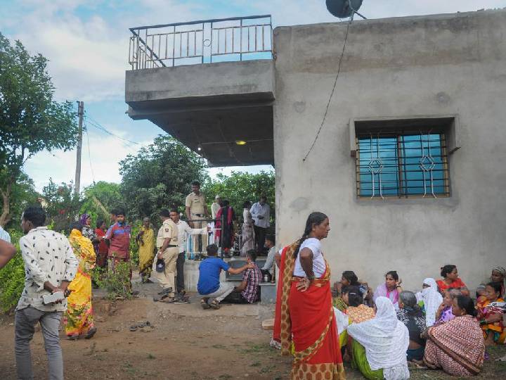 வீட்டுக்குள் கிடந்த 9 பேரின் சடலம்! புதையல் கதை கூறி கொலை செய்த  மந்திரவாதி! பகீர் சம்பவம்!