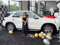 PHOTO: निक्की तांबोळीने खरेदी केली मर्सिडीज बेंझ, किंमत पाहून बसेल धक्का!