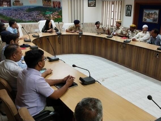 Udaipur Murder Case: उदयपुर मर्डर केस के बाद बूंदी में प्रशासन अलर्ट, अफवाह फैलाने वालों पर होगी सख्त कार्रवाई Udaipur Murder Case: उदयपुर मर्डर केस के बाद बूंदी में प्रशासन अलर्ट, अफवाह फैलाने वालों पर होगी सख्त कार्रवाई