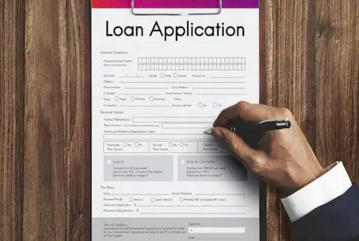 ਤੁਹਾਨੂੰ ਦੱਸ ਦੇਈਏ ਕਿ ਇਸ ਪੋਰਟਲ ਰਾਹੀਂ ਲੋਨ ਦੀ ਅਰਜ਼ੀ ਬਹੁਤ ਆਸਾਨ ਹੈ। ਸਭ ਤੋਂ ਪਹਿਲਾਂ, ਤੁਸੀਂ 4 ਸ਼੍ਰੇਣੀਆਂ ਵਿੱਚੋਂ ਕਿਸੇ ਇੱਕ ਦੀ ਚੋਣ ਕਰੋ। ਇਸ ਤੋਂ ਬਾਅਦ ਕੈਟਾਗਰੀ ਦੇ ਹਿਸਾਬ ਨਾਲ ਤੁਹਾਨੂੰ ਉਸ ਸਰਕਾਰੀ ਸਕੀਮ ਬਾਰੇ ਜਾਣਕਾਰੀ ਮਿਲੇਗੀ। ਇਸ ਤੋਂ ਬਾਅਦ, ਤੁਹਾਡੀ ਯੋਗਤਾ ਦੀ ਜਾਂਚ ਕਰਕੇ ਅਰਜ਼ੀ ਦੀ ਪ੍ਰਕਿਰਿਆ ਵੀ ਪੂਰੀ ਕੀਤੀ ਜਾ ਸਕਦੀ ਹੈ।