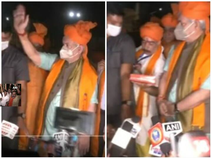 Jammu & Kashmir के एलजी मनोज सिन्हा ने अमरनाथ यात्रा के पहले जत्थे को किया रवाना, कल से शुरू होगी पवित्र यात्रा Jammu & Kashmir LG Manoj Sinha sends off the first batch of Amarnath Yatra pilgrims from Jammu base camp Jammu & Kashmir के एलजी मनोज सिन्हा ने अमरनाथ यात्रा के पहले जत्थे को किया रवाना, कल से शुरू होगी पवित्र यात्रा