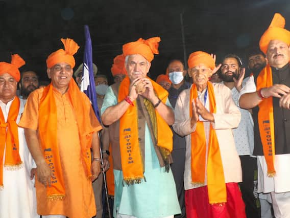 Amarnath Yatra 2022: Jammu-Kashmir Lt Governor Manoj Sinha Flags Off First Batch | In pics