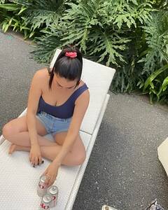 ડેનિમ શૉર્ટ્સ અને કૉલ્ડ શૉલ્ડર ક્રૉપ ટૉપ પહેરીને Shraddha Aryaએ બતાવ્યો સિઝલિંગ લૂક, સ્ટનિંગ લૂકથી પ્રીતાએ લૂંટી લીધી મહેફિલ.......