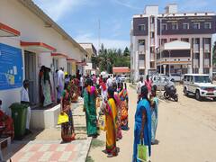 மயிலாடுதுறை: அடிப்படை வசதிகள் இல்லை... மாவட்ட ஆட்சியர் அலுவலகத்தில் வெயிலில் நிற்கும் மக்கள்..!