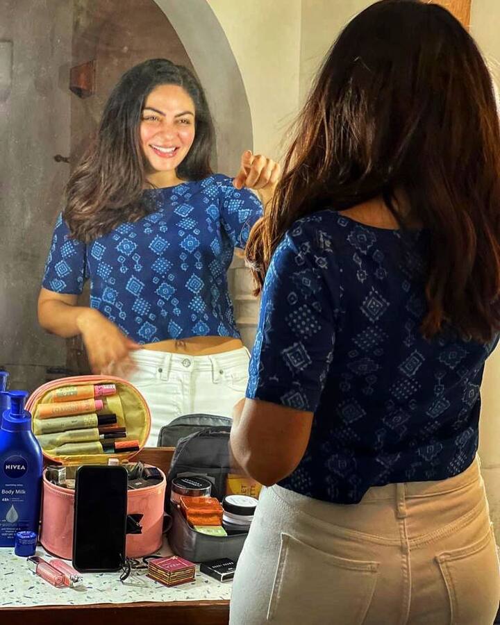 उन्होंने आगे लिखा कि, मैं बस  सभी लड़कियों से कहना चाहूंगी कि, तुम जैसी हो वैसी ही खूबसूरत हो. इसलिए खुद से प्यार करो.