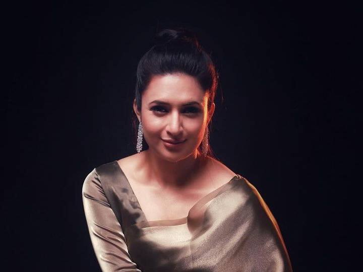 दिव्यांकाबद्दलच्या लहान-मोठ्यांपर्यंत सर्व अपडेट जाणून घेण्यासाठी चाहते खूप उत्सुक असतात.(photo:divyankatripathidahiya/ig)