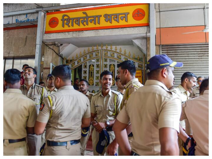 Maharashtra Political Crisis: Police Step Up Security Ahead Of Floor Test, Arrival Of Rebel Sena MLAs Maharashtra Political Crisis: Police Step Up Security Ahead Of Floor Test, Arrival Of Rebel Sena MLAs