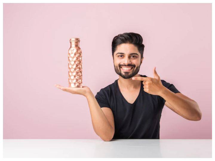 तांबे के बर्तन: अगर आप तांबे के बर्तन में पानी पीते हैं तो यह इस पानी में निवारक और उपचार गुण होते हैं. यह आपकी हेल्थ के लिए कई तरीके से फायदेमंद है.