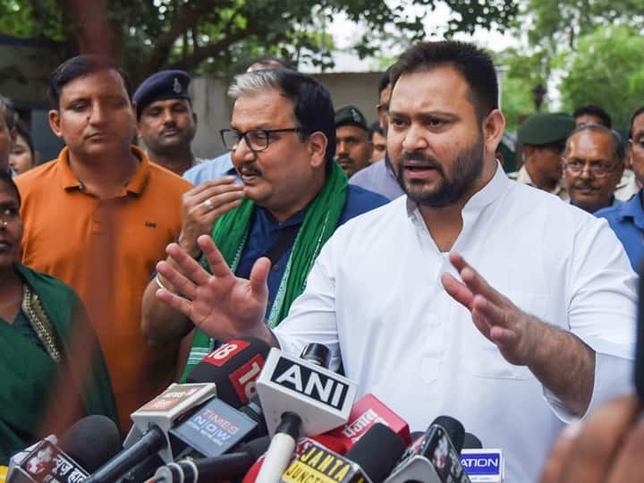 Four AIMIM MLAs Join RJD, Makes It Largest Party In Bihar Legislative Assembly Four AIMIM MLAs Join RJD Tejashwi Yadav Largest Party In Bihar Legislative Assembly Four AIMIM MLAs Join RJD, Makes It Largest Party In Bihar Legislative Assembly
