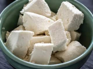 Cooking Tips: बचे हुए दही से घर में बनाएं बाजार से भी अच्छा सॉफ्ट पनीर, जानिए तरीका