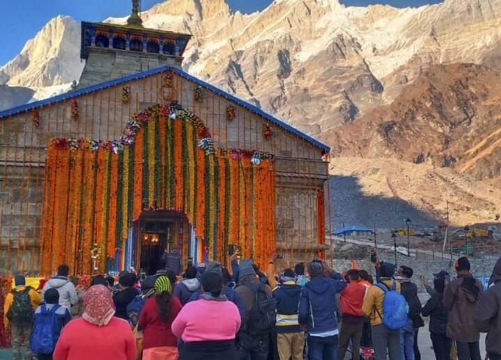 Chardham Yatra 2022 24 lakh devotees have visited Badrinath, Kedarnath, Gangotri, Yamunotri Chaar Dham Yatra 2022: चारधाम यात्रा में उमड़ी भक्तों की भीड़, अबतक 24 लाख से अधिक श्रद्धालु कर चुके हैं दर्शन