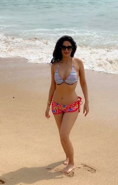 In Pics : मल्लिकाच्या सौंदर्यानं लावली पाण्यात आग! जबरदस्त फोटो व्हायरल