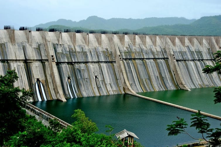 33 dams of Gujarat filled 100 percent, Sardar Sarovar dam filled more than 64 percent Gujarat Rain:  ગુજરાતના 33 જળાશયો 100 ટકા ભરાયા, જાણો સરદાર સરોવર ડેમ સહિત અન્યની સ્થિતિ