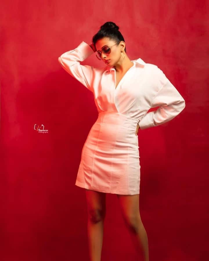 ఫస్ట్ ఇన్నింగ్స్ లో కాస్త బొద్దుగా కనిపించిన ప్రియమణి..సెకెండ్ ఇన్నింగ్స్ లో మెరుపుతీగలా మారి మురిపిస్తోంది.