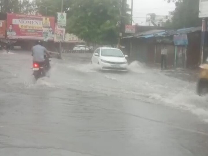 Gorakhpur News: मानसून की पहली बारिश में पानी-पानी हुआ गोरखपुर, सड़कें बनी तालाब, घर-दुकानों में घुसा बरसात का पानी