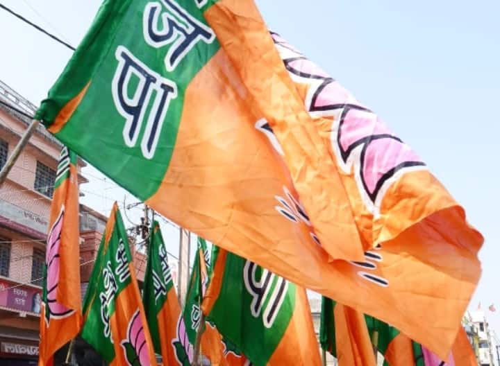 MP Local Body Election 2022 BJP expels 15 rebels workers from party for six years in Jabalpur ANN MP Local Body Election 2022: बीजेपी ने 15 बागी कार्यकर्ताओं को दिखाया बाहर का रास्ता, इतने साल के लिए पार्टी से किया निष्काषित