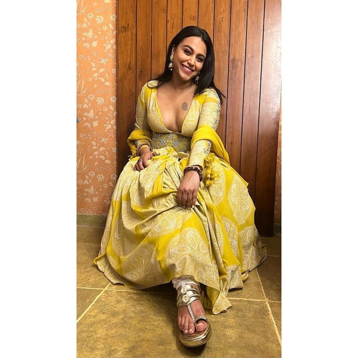 गुजारिश, तनू वेड्स मनू, रांझणा, तनू वेड्स मनू रिटर्न्स, प्रेम रतन धन पायो, नील बट्टे सन्नाटा इत्यादी अनेक चित्रपटांमध्ये तिने भूमिका केल्या आहेत.(photo: reallyswara/ig)