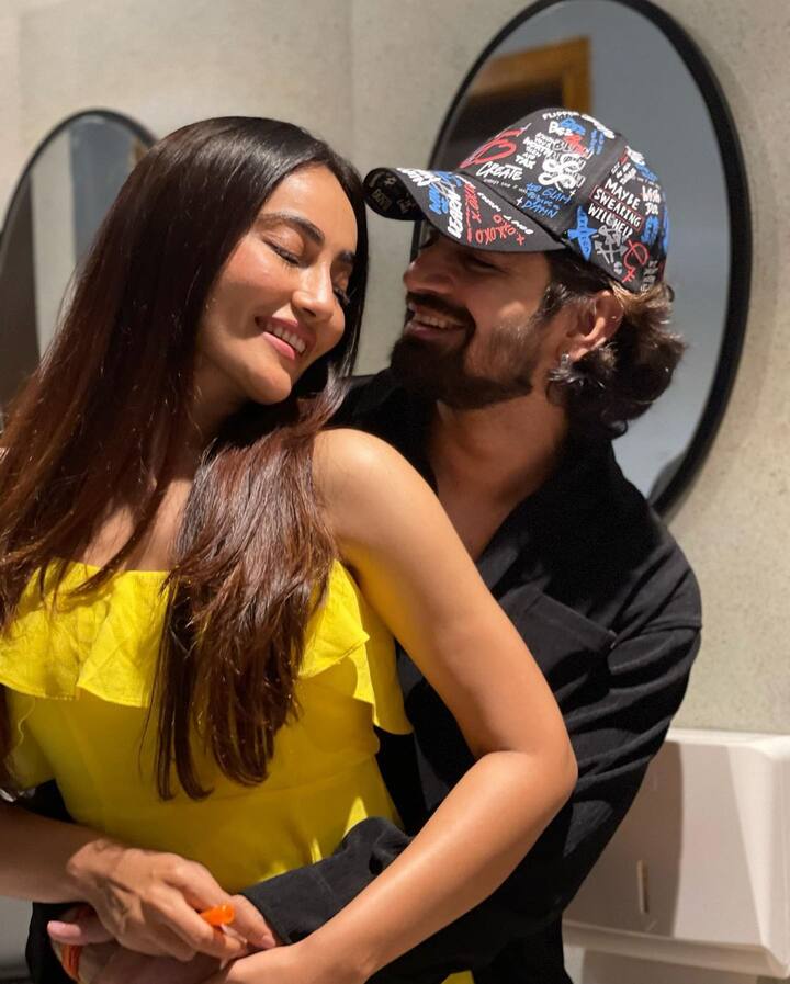 हालांकि, जिस तस्वीर ने हमारा ध्यान खींचा, वो सुरभि ज्योति और ‘साथ निभाना साथिया’ (Saath Nibhaana Saathiya) के एक्टर विशाल सिंह (Vishal Singh) के साथ उनकी रोमांटिक तस्वीर है. फोटो में विशाल ने सुरभि को पीछे से हग किया हुआ है.