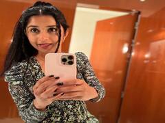 Actress Meera Jasmine: கொஞ்சம் சிரித்தாய் கொஞ்சம் மறைத்தாய்.. நடிகை மீரா ஜாஸ்மின் லேட்டஸ்ட் க்ளிக்ஸ் !