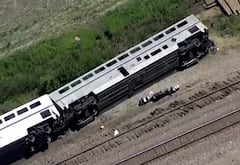 America train accident: ટ્રેન અથડાઈ ટ્રક સાથે, 2 એન્જિન અને 8 ડબ્બા સરક્યા પાટા પરથી