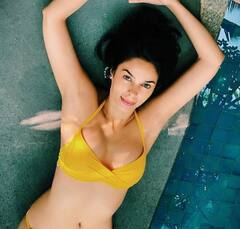 In Pics : मल्लिकाच्या सौंदर्यानं लावली पाण्यात आग! जबरदस्त फोटो व्हायरल